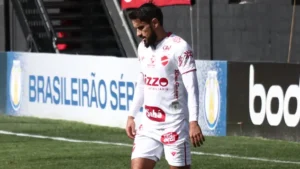 Em 15 jogos pelo Vila Nova, Tiago Real marcou um gol e deu duas assistências | Foto: Douglas Monteiro/Vila Nova FC