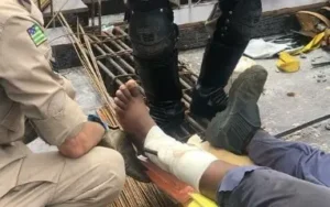 Além da lesão da perfuração, o objeto também pode ter fraturado o membro do trabalhador | Foto: CBMGO
