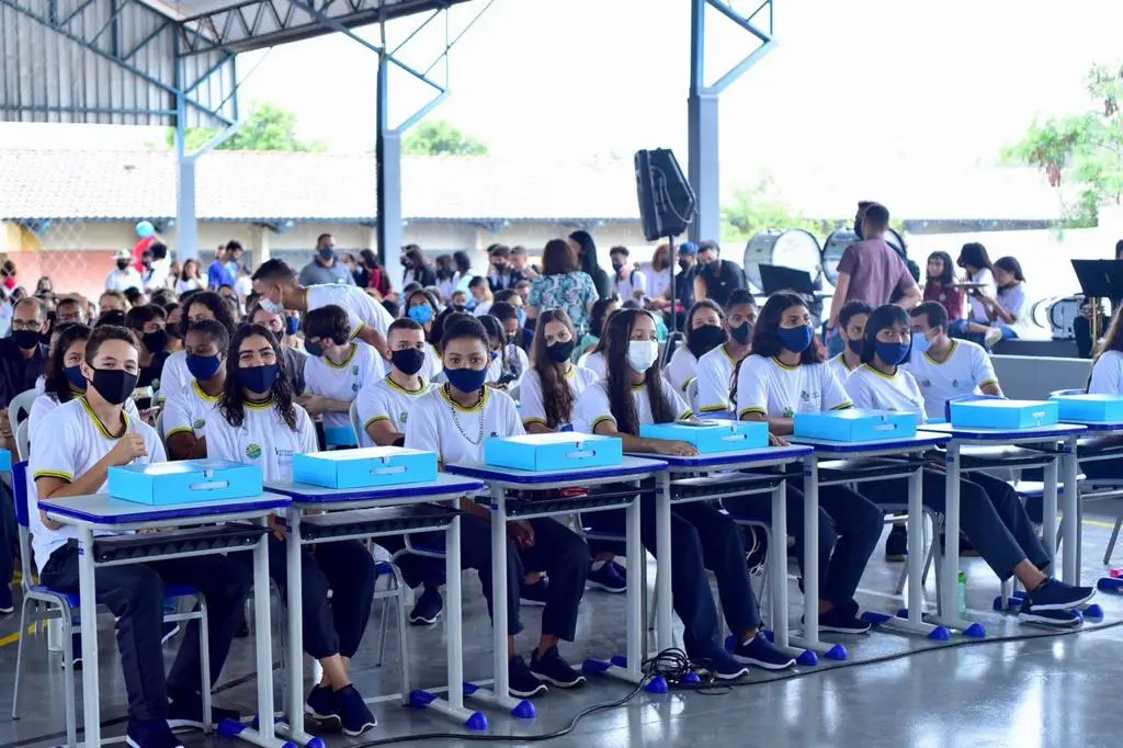 O governador Ronaldo Caiado inaugurou a primeira sala adaptada a alunos com diferentes tipos de deficiência. | Foto: Reprodução