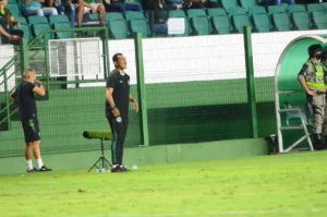 Treinador comentou sobre os três últimos jogos em que equipe pode decretar acesso diante de seu torcedor | foto: Afonso Cardoso