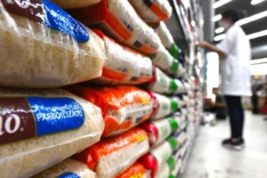 Fardos foram recuperados do galpão da residência de um revendedor de cestas básicas desta cidade. | Foto: Reprodução