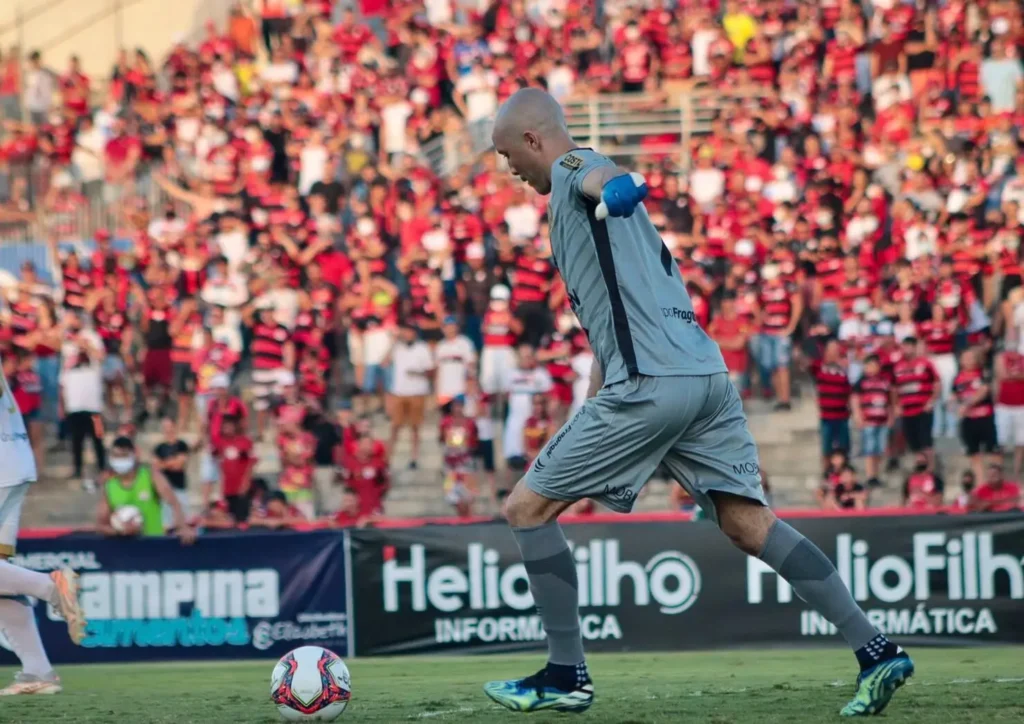 : Goleiro foi o nome do jogo na vitória da Cidinha no primeiro jogo da final diante do Campinense | foto: Gabriel Leite