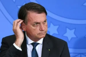 Ao ser questionado, o presidente fez críticas ao ex-presidente Lula (PT) e ao ex-ministro e ex-juiz Sergio Moro (Podemos). | Foto: Reprodução/Internet