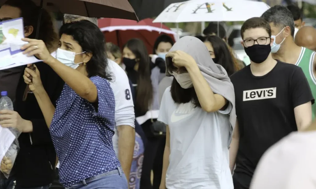 Candidatos chegam para o primeiro dia de provas do ENEM 2021