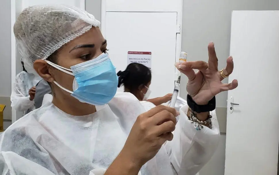 Pessoas que tomaram a segunda dose há cinco meses poderão receber o imunizante | Foto: Prefeitura de Goiânia