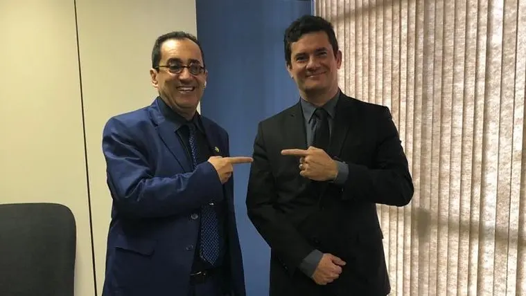 "É uma joia rara entrando na vida pública", afirmou o senador por Goiás, que disse estar entusiasmado com o projeto e a disposição de Moro. | Foto: Reprodução