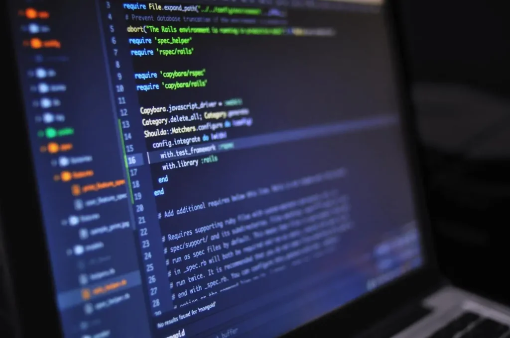 A necessidade de acelerar processos de transformação digital das empresas colocou no topo da lista das mais procuradas profissões como a de programador e técnicos em TI. | Reprodução/Internet