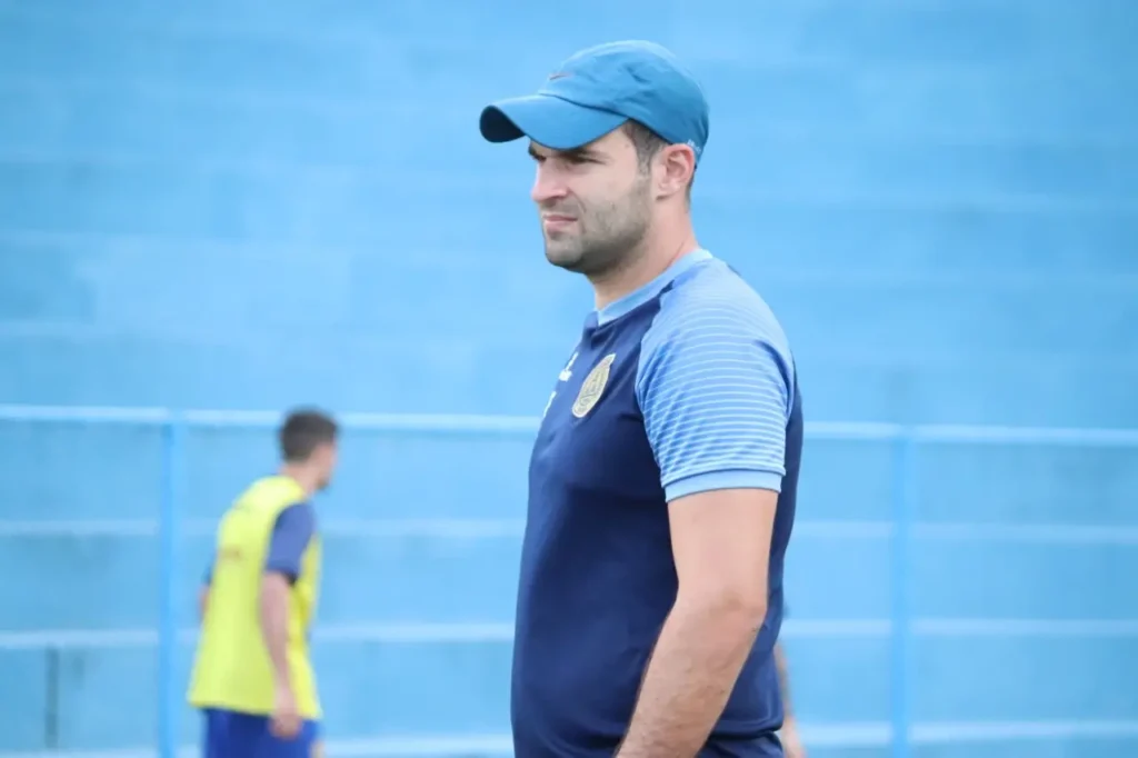 O treinador está desde a temporada passada no clube e é sua primeira decisão pela Cidinha  | foto: Nicolle Mendes / Aparecidense