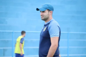 O treinador está desde a temporada passada no clube e é sua primeira decisão pela Cidinha  | foto: Nicolle Mendes / Aparecidense