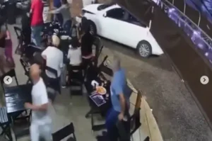 O motorista estava embriagado, e por pouco não atropelou pessoas que estavam no estabelecimento comercial. | Foto: Reprodução