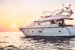Aluguel de barcos e lanchas atrai turistas que buscam alternativas para passar a virada de ano  Foto; Reprodução