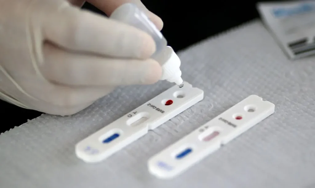 Profissional de saúde realiza teste para o novo coronavírus em Brasília
21/04/2020
REUTERS/Ueslei Marcelino