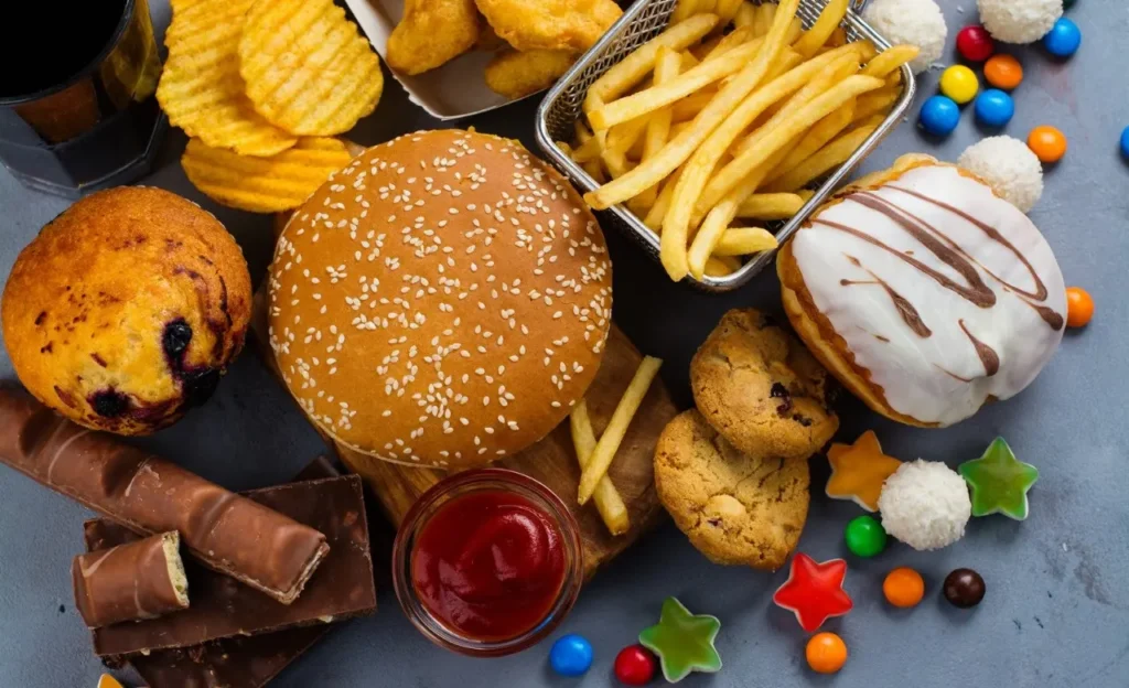 Pesquisa divulgada nesta terça (7), destaca o consumo de biscoitos, refrigerantes e demais alimentos que contem farinha e açúcar como os principais vilões. | Foto: Reprodução