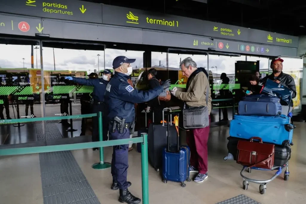 Um dos motivos do cancelamento é o aumento do número de casos da variante Ômicron em alguns países | Foto: Reprodução