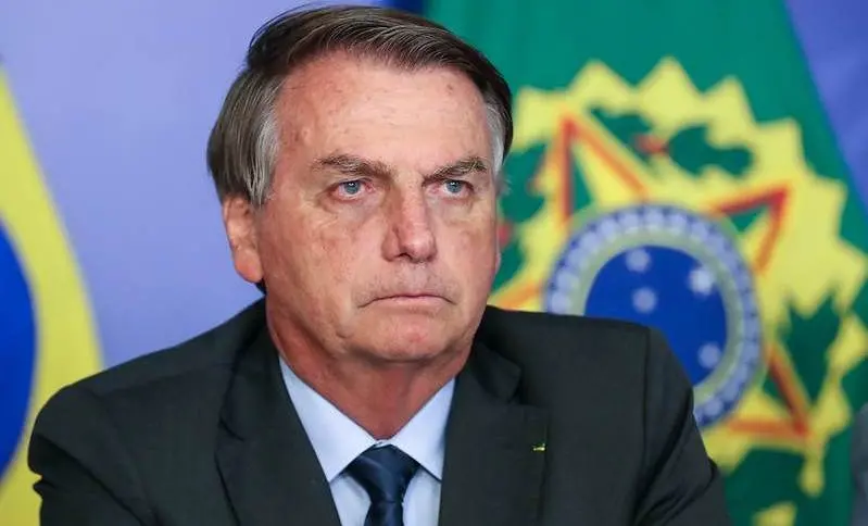 Presidente afirmou que pretendia divulgar nomes dos técnicos responsáveis por aprovar vacinação de menores de 18 anos | Foto: Isac Nóbrega/PR
