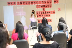 Roda de discussão com especialistas mostra que é possível dar à mulher direitos na hora do parto | Foto: Reprodução