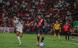 Titular nos últimos seis jogos do Atlético em 2021, o lateral Arthur Henrique permanecerá no clube em 2022 | Foto: Bruno Corsino/Atlético CG