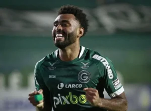 Volante atuou em trinta e três partidas pelo clube na Série B, marcou dois gols e deu uma assistência | foto: Rosiron Rodrigues / Goiás EC