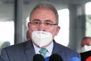 Na última segunda-feira (6), Barroso deu 48 horas para governo dar explicações sobre passaporte da vacina contra Covid-19 para viajantes. | Foto: Reprodução/Internet