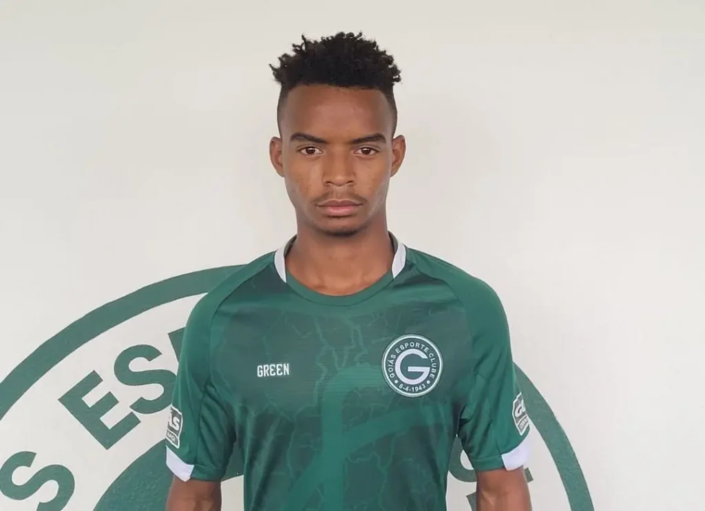 Volante de 16 anos, Carlos Daniel se destacou pelo Santa Luzia, time campeão da Taça das Favelas | foto: Fernando Lima / Goiás EC
