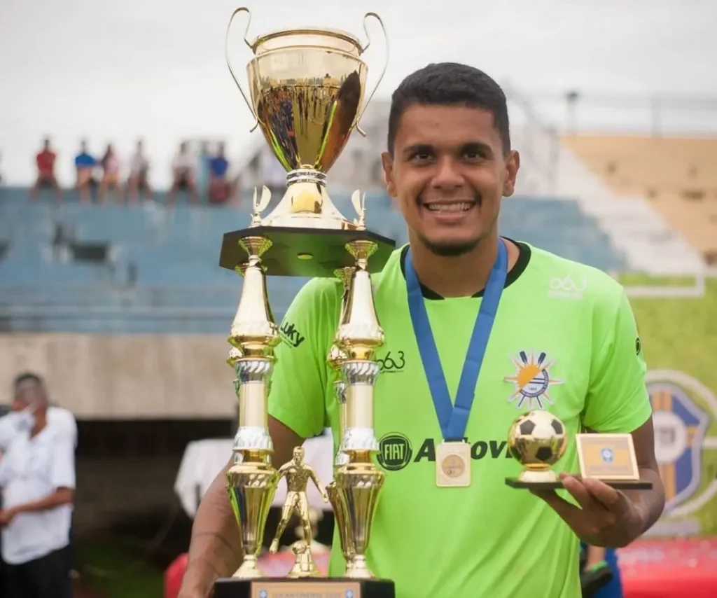 Goleiro Jennerson foi campeão tocantinense em 2020 e chega para uma disputa na meta da Raposa | foto: Arquivo Pessoal