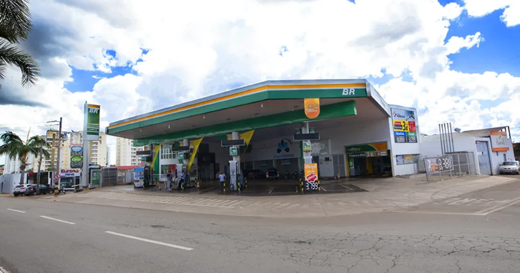 Combustíveis registram leve queda pelo preço do barril mas podem voltar a subir | Foto: Reprodução