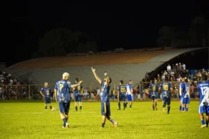 Michael se reencontrou com o Estádio Valdeir José de Oliveira, onde apareceu para o mundo do futebol | Foto: Prefeitura de Goianésia