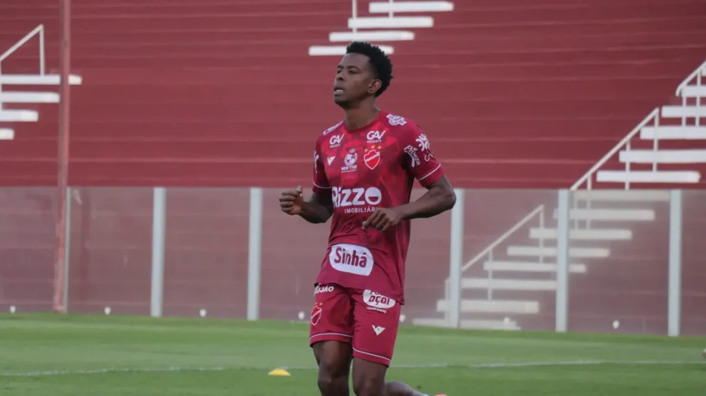 O lateral-direito Moacir atuou apenas duas vezes ao longo da campanha colorada na Copa Verde | Foto: Douglas Monteiro/Vila Nova FC