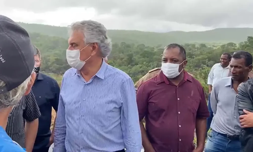 Previsão é de que chuvas que atingiram região e provocaram desmoronamento do leito da via continuem nos próximos dias | Foto: Junior Guimarães