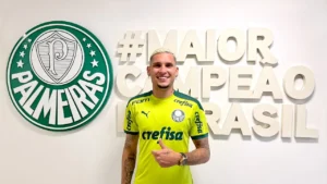 Campeão da Série B pelo Botafogo, o atacante Rafael Navarro foi anunciado nesta quarta-feira (22) pelo Palmeiras | Foto: Klaudia Kalinin/SE Palmeiras