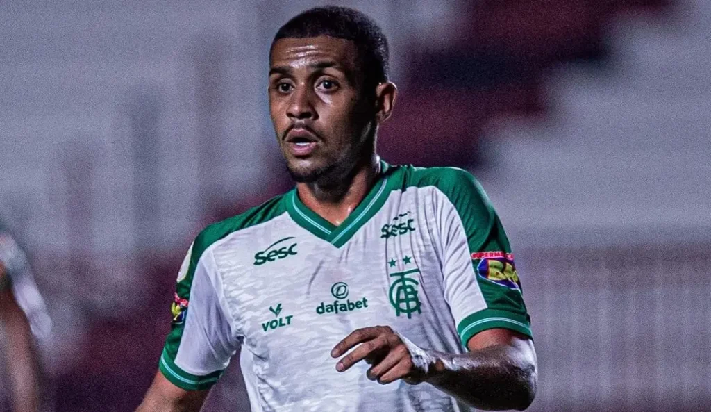 O meia Ramon, que defendeu o América-MG deve ser o terceiro reforço confirmado pelo Atlético-GO para 2022 | Foto: Heber Gomes