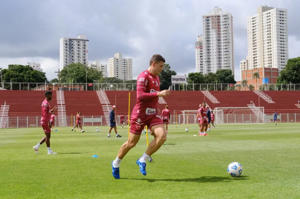 Suspenso na última partida, Renato retorna ao time titular do Tigre | Foto: Douglas Monteiro/Vila Nova FC