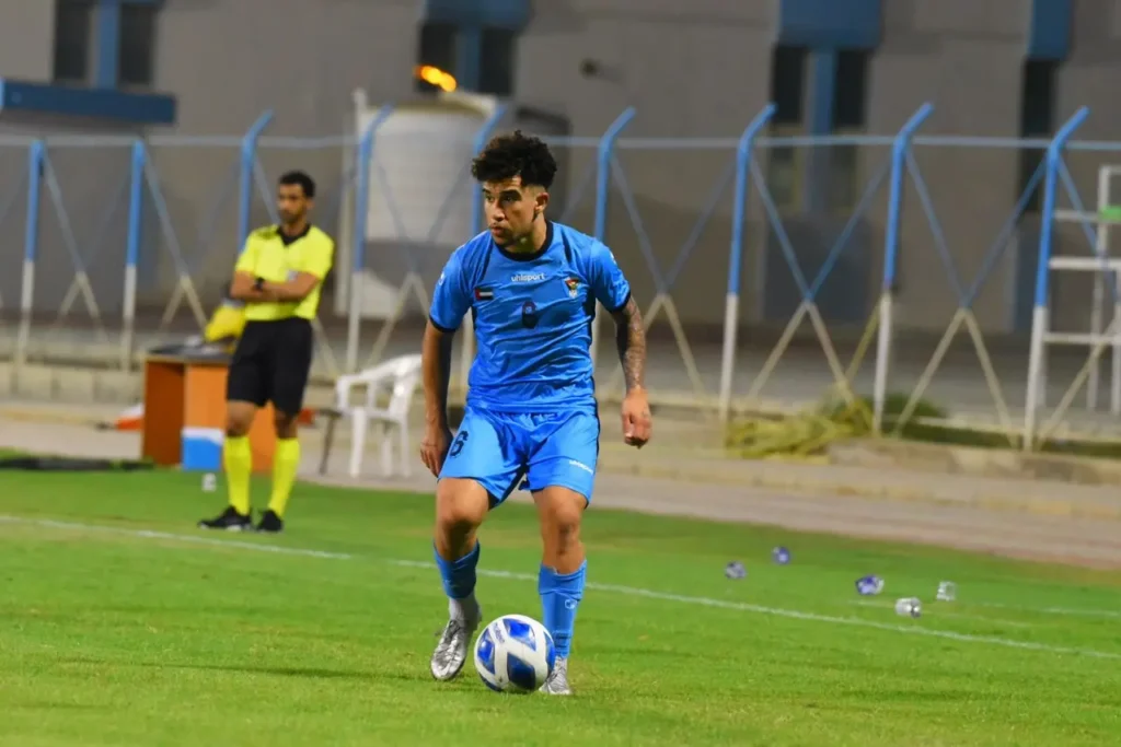 Com passagem pelas categorias da base do Vila Nova, o lateral, de 20 anos, é titular absoluto e um dos destaques do Dibba na temporada | Foto: Divulgação