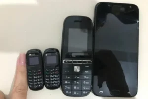 A quantidade de aparelhos recuperados diminuiu de 5.191 celulares, em 2020, para 2.419, em 2021. O número de interceptações de armas brancas caiu de 358, em 2020, para 166, neste ano. | Foto: Reprodução/Segurança Pública