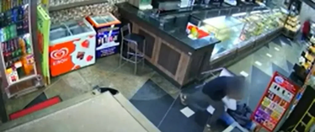 Vítima foi jogada no chão e agredida com coronhadas na cabeça | Foto: reprodução