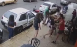 As imagens foram flagradas na tarde do dia 24, véspera de Natal, e divulgadas no último domingo (26/12) | Imagens: Reprodução