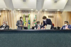 O Legislativo goiano pareceu bem empenhado em trabalhar e realizou duas sessões nesta terça-feira (14/12), uma ordinária e uma extraordinária, além de uma reunião da Comissão Mista; confira os detalhes | Foto: reprodução/Alego