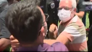A repórter Camila Marinha, da TV Bahia, foi segurada pelo pescoço por um segurança após tentar entrevistar Bolsonaro | Imagens: Reprodução