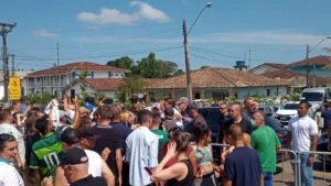 Comitiva presidencial chegou ao litoral catarinense na tarde desta segunda-feira (27). | Foto: Reprodução/Cristiano Gomes/NSC TV