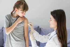A secretaria afirmou que “entende que a prescrição médica para que crianças recebam a vacina não seja uma medida adequada”. | Foto: Repeodução