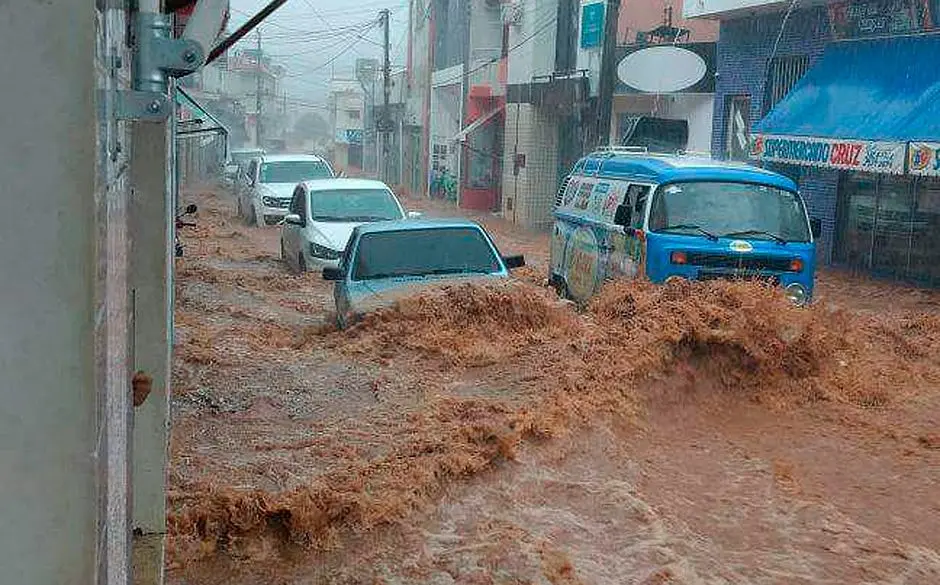Mais de 1,5 mil cestas básicas, além de roupas, água e itens de uso pessoal já foram distribuídos. | Foto: Reprodução/Internet