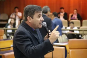 Vereador diz que parecer sobre rejeição de contas de Paulo Garcia ainda não chegou à Câmara
