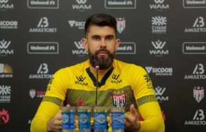 Ainda é incerto futuro de goleiro no clube, afinal, ele tem contrato com o Vasco e não sabe onde jogará em 2022 | foto: Bruno Corsini / ACG