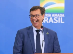 Gilson disse ao jornal, em nota, que estaria imunizado e que tinha seu comprovante de vacinação em mãos. | Foto: Reprodução/Internet