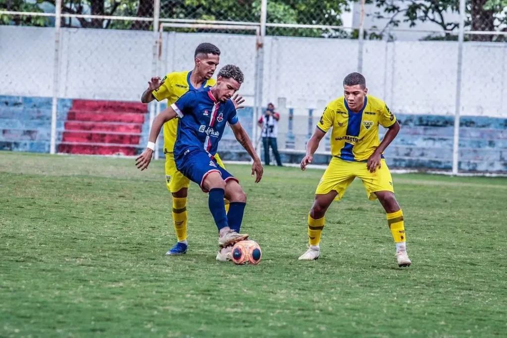 Meia João Victor chega após ser artilheiro do Guanabara City, na terceira divisão do Goiano | foto: Arquivo pessoal