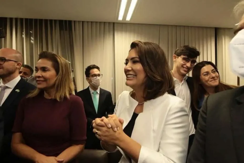 Ex-aliado de Bolsonaro acusa presidente de agredir primeira-dama|