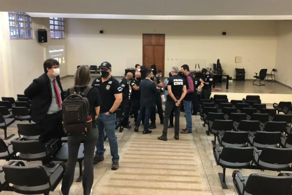 A investigação seguirá em curso com a análise do material apreendido. | Foto: Reprodução/Internet