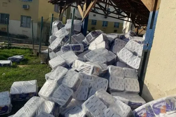 Polícia Militar recuperou parte da carga, motorista e assistente | Foto: Polícia Militar