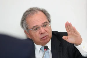 Bolsonaro não sabe se Guedes fica no ministério, se reeleito. "Idade"