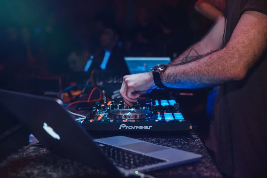 Segundo produtor musical Mystical, é necessário moldar a carreira de uma forma tranquila e leve | Foto: Reprodução